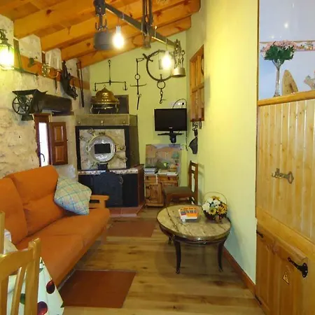 El Salto Del Agua Autentico El Molino De La Cascada Orbaneja * Орбанеха-дель-Кастильо